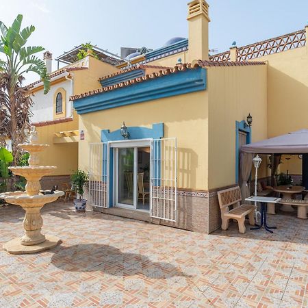 Villa Valentina - Renovated On Los Alamos Beach Торремолинос Экстерьер фото