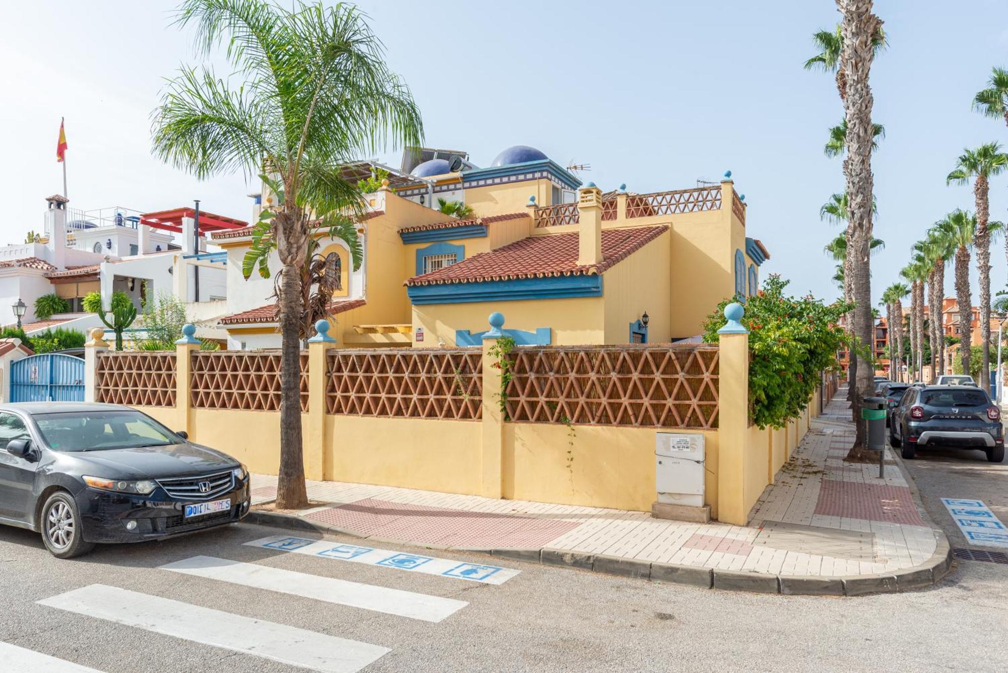 Villa Valentina - Renovated On Los Alamos Beach Торремолинос Экстерьер фото
