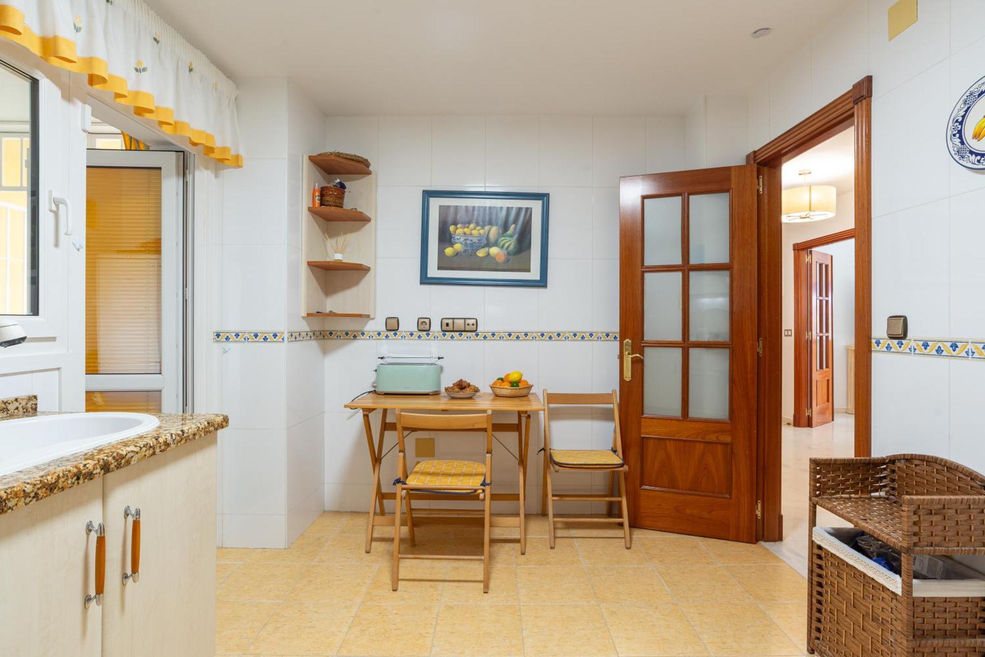 Villa Valentina - Renovated On Los Alamos Beach Торремолинос Экстерьер фото