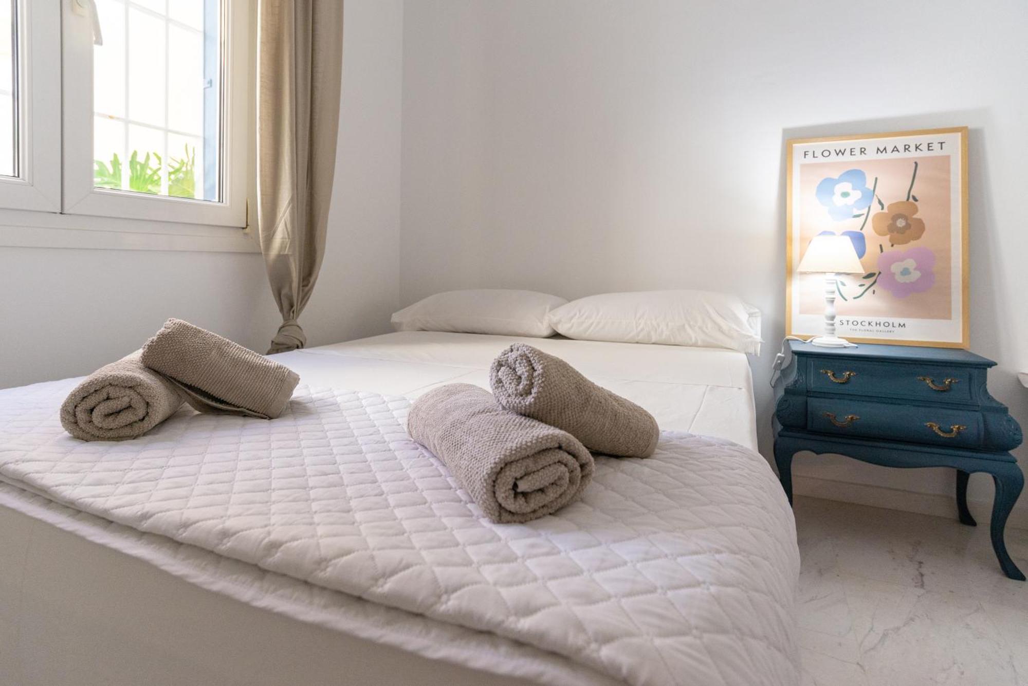 Villa Valentina - Renovated On Los Alamos Beach Торремолинос Экстерьер фото