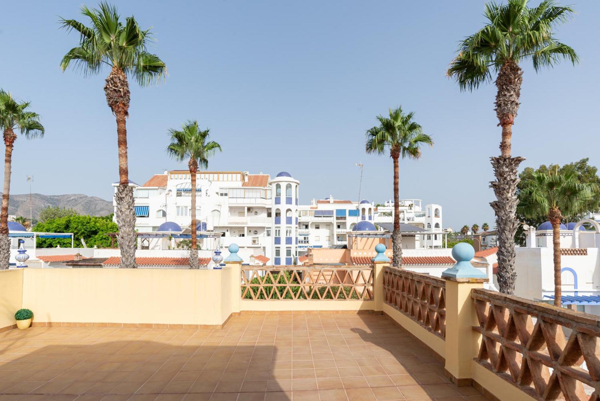 Villa Valentina - Renovated On Los Alamos Beach Торремолинос Экстерьер фото