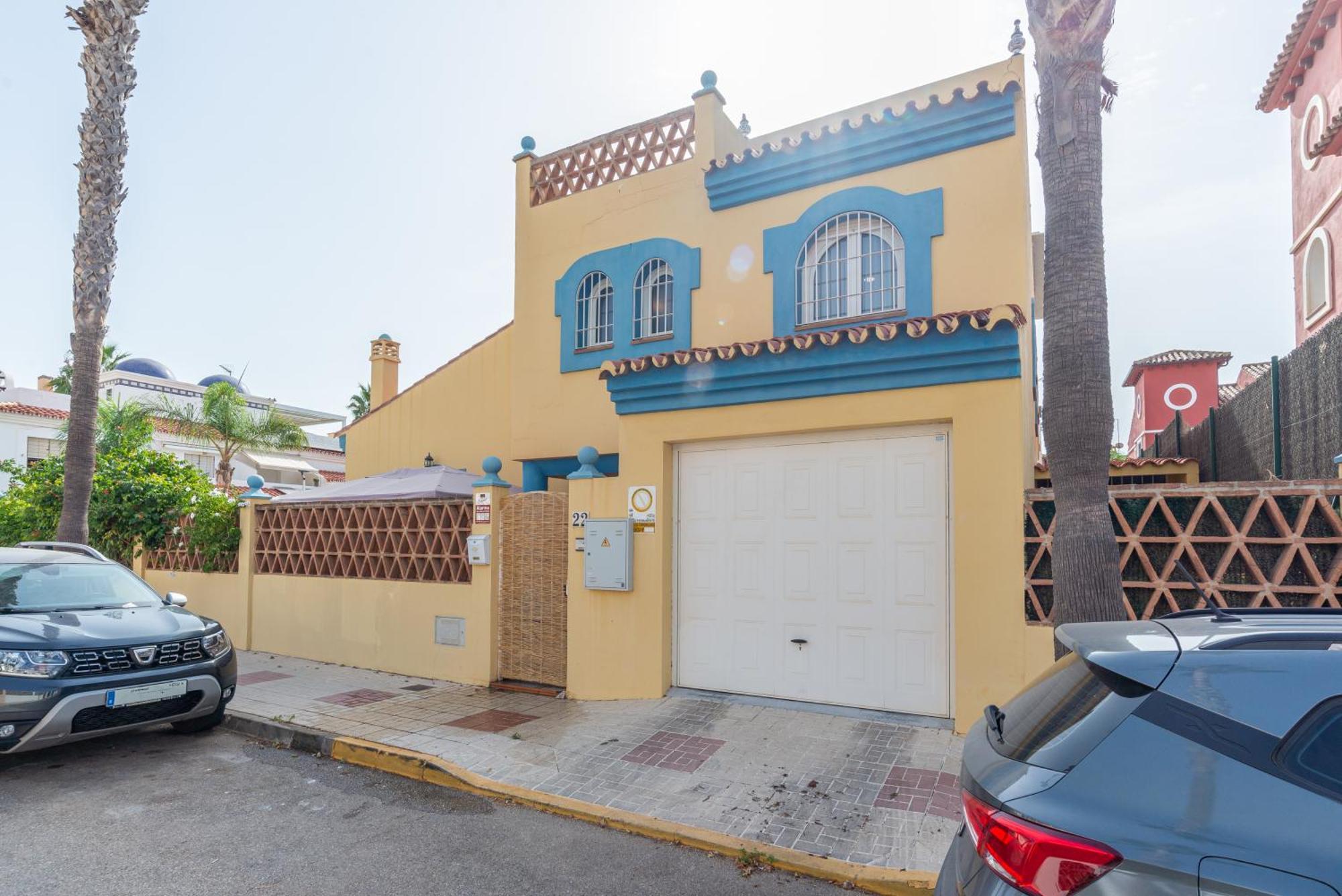 Villa Valentina - Renovated On Los Alamos Beach Торремолинос Экстерьер фото