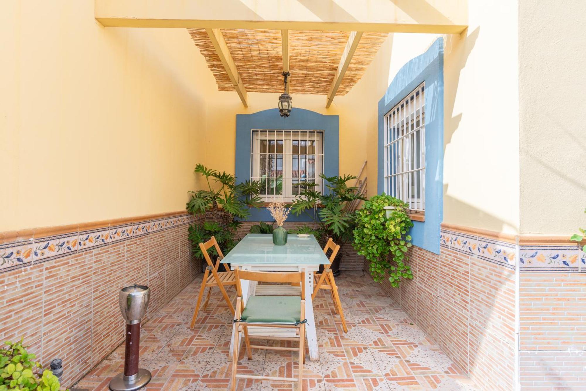 Villa Valentina - Renovated On Los Alamos Beach Торремолинос Экстерьер фото