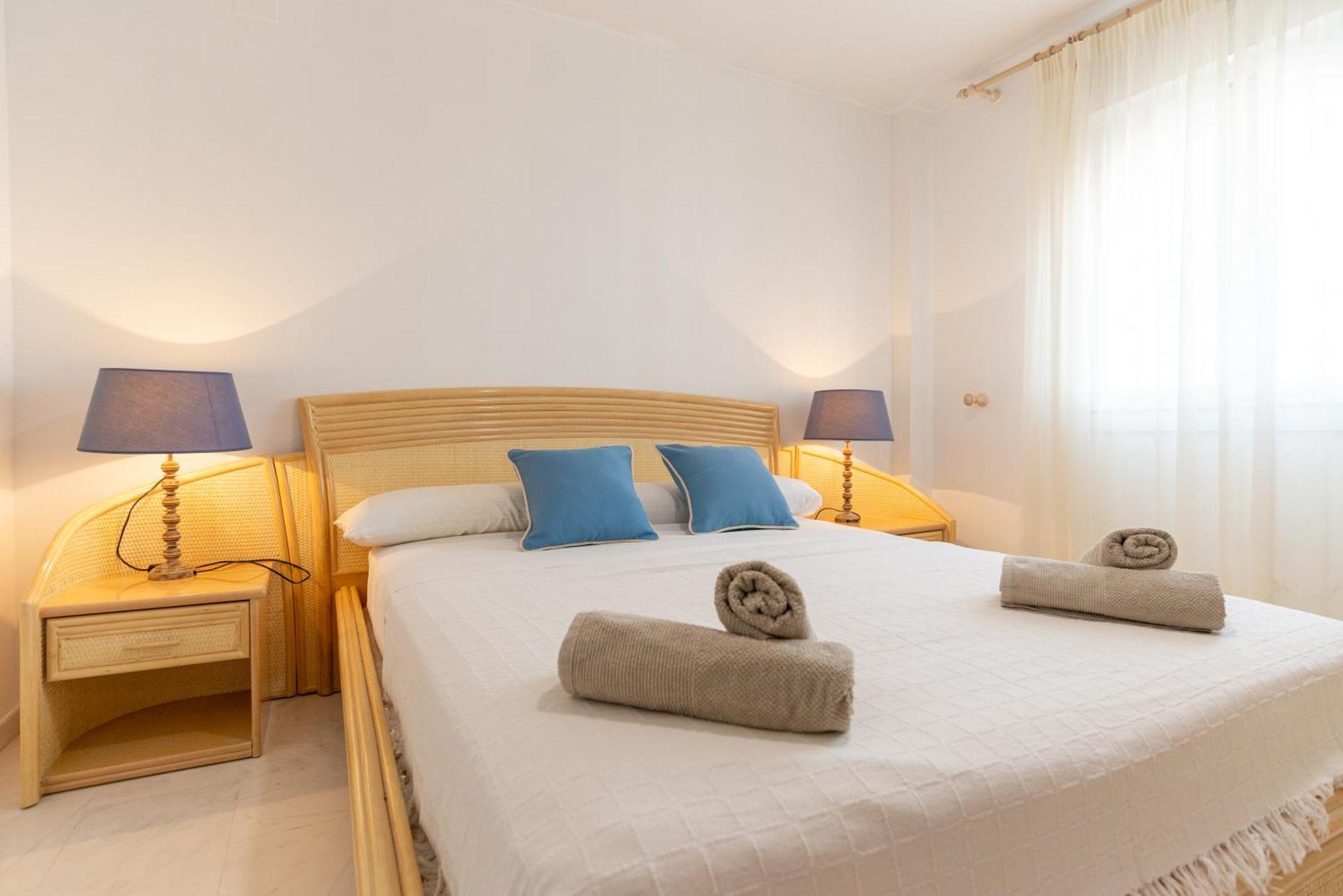 Villa Valentina - Renovated On Los Alamos Beach Торремолинос Экстерьер фото