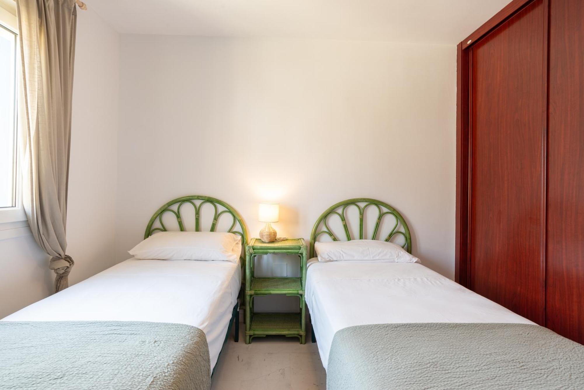 Villa Valentina - Renovated On Los Alamos Beach Торремолинос Экстерьер фото