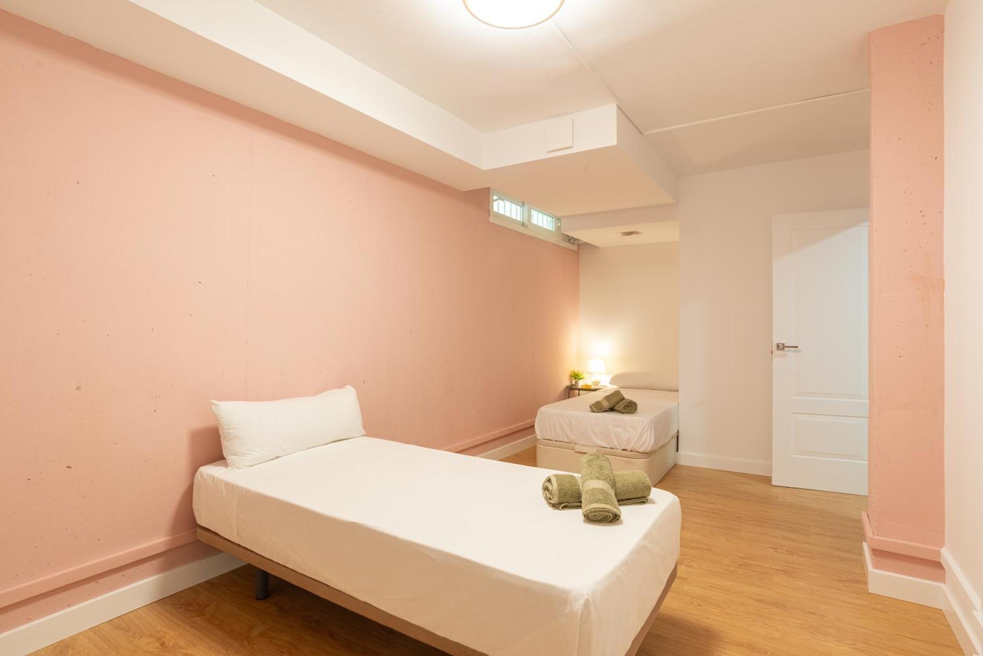 Villa Valentina - Renovated On Los Alamos Beach Торремолинос Экстерьер фото