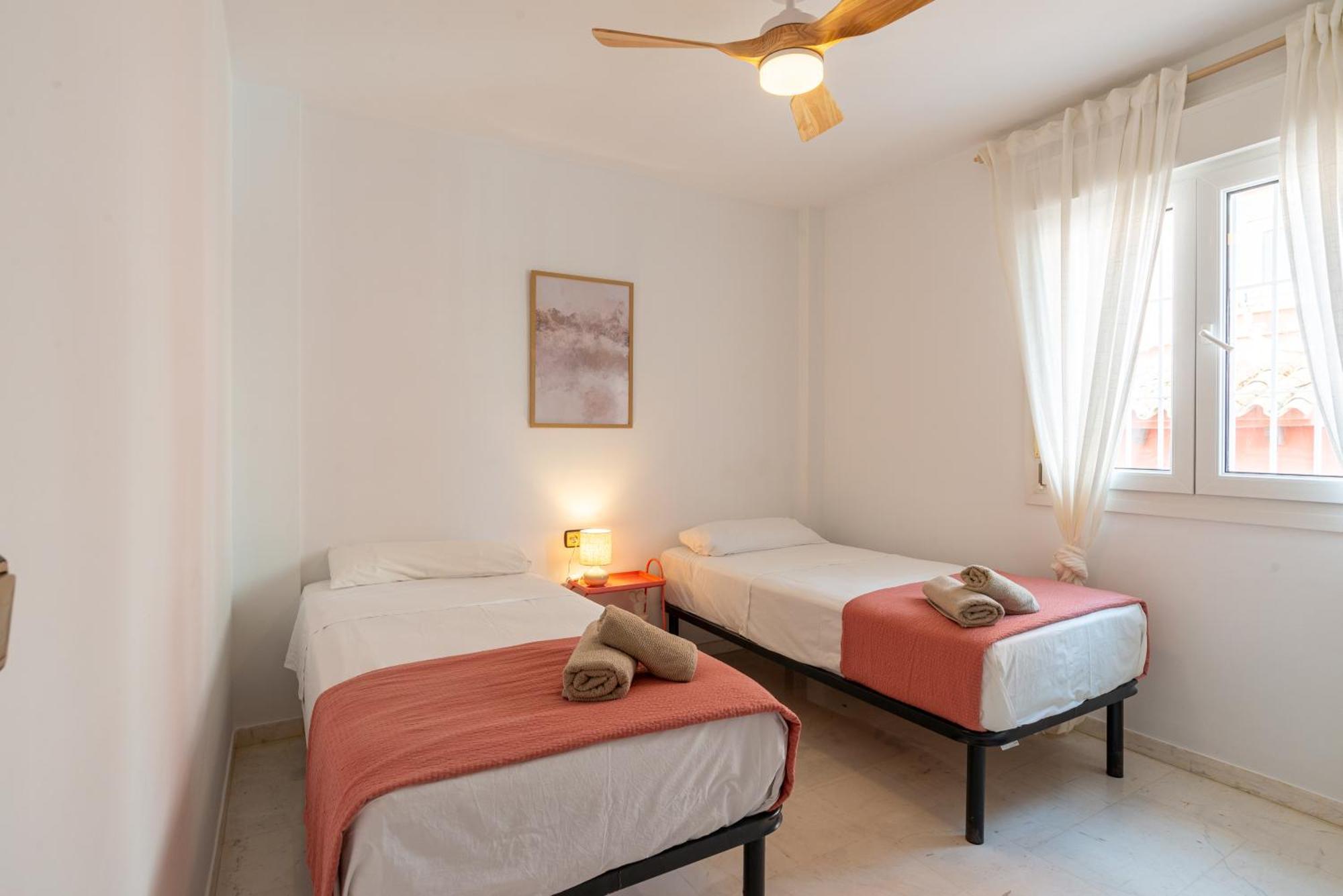 Villa Valentina - Renovated On Los Alamos Beach Торремолинос Экстерьер фото