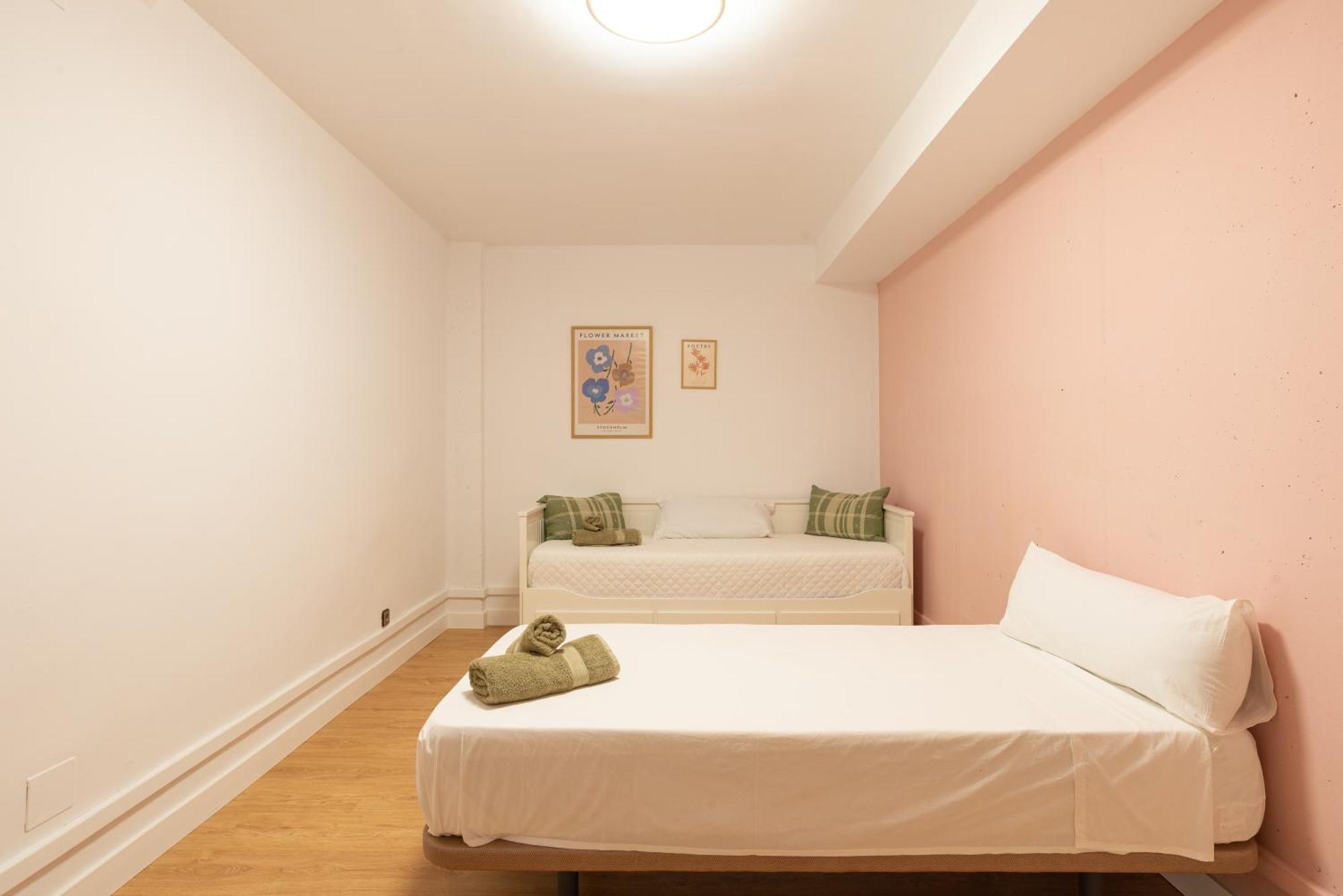 Villa Valentina - Renovated On Los Alamos Beach Торремолинос Экстерьер фото
