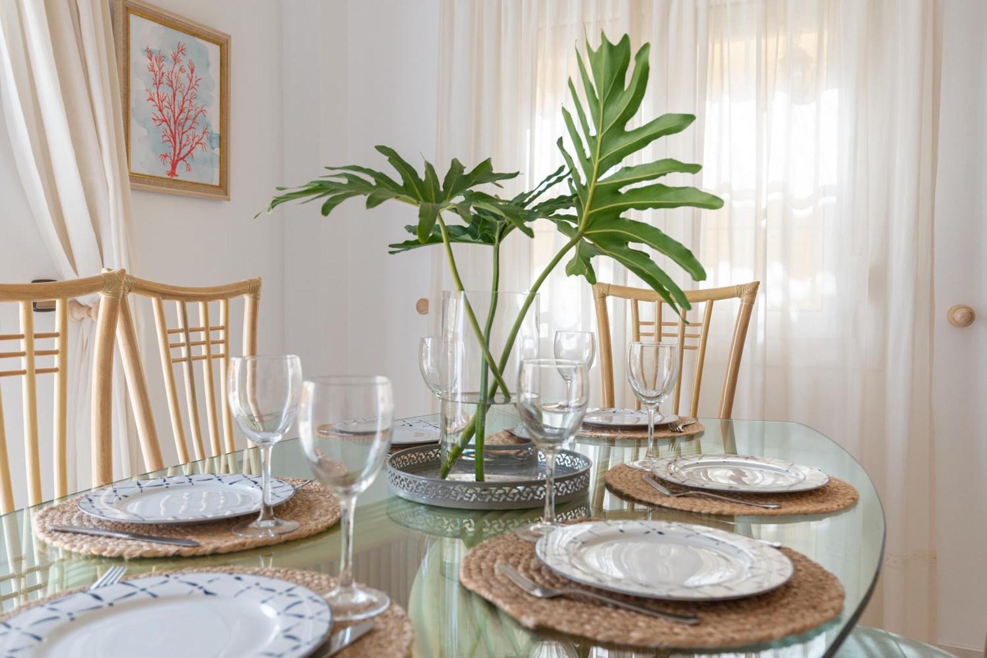 Villa Valentina - Renovated On Los Alamos Beach Торремолинос Экстерьер фото